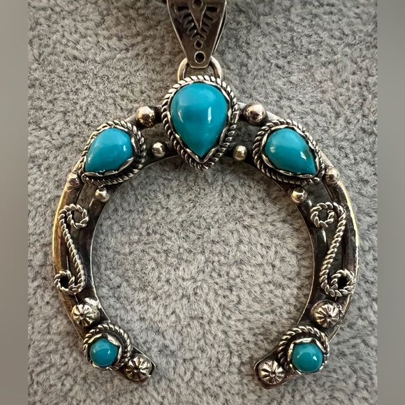 ❤️ Kingman Turquoise NAJA Sterling Navajo Decorative Pendant 13.5Gm / 2.31”L - Picture 6 of 13